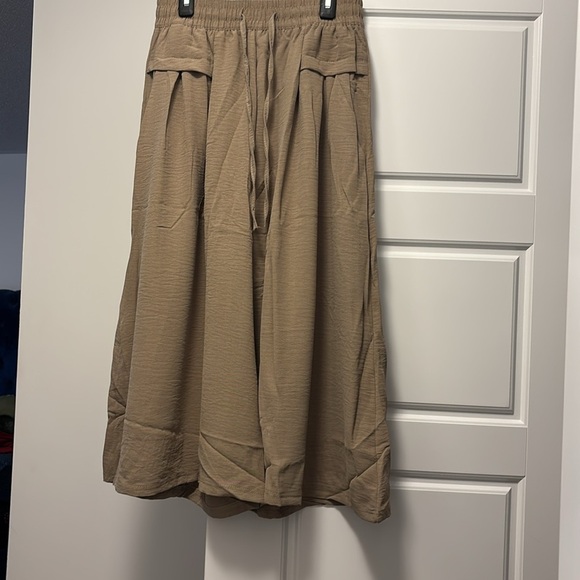 Brown Wide-Leg Pallazo Culottes capris with Elastic waist - Picture 4 of 14